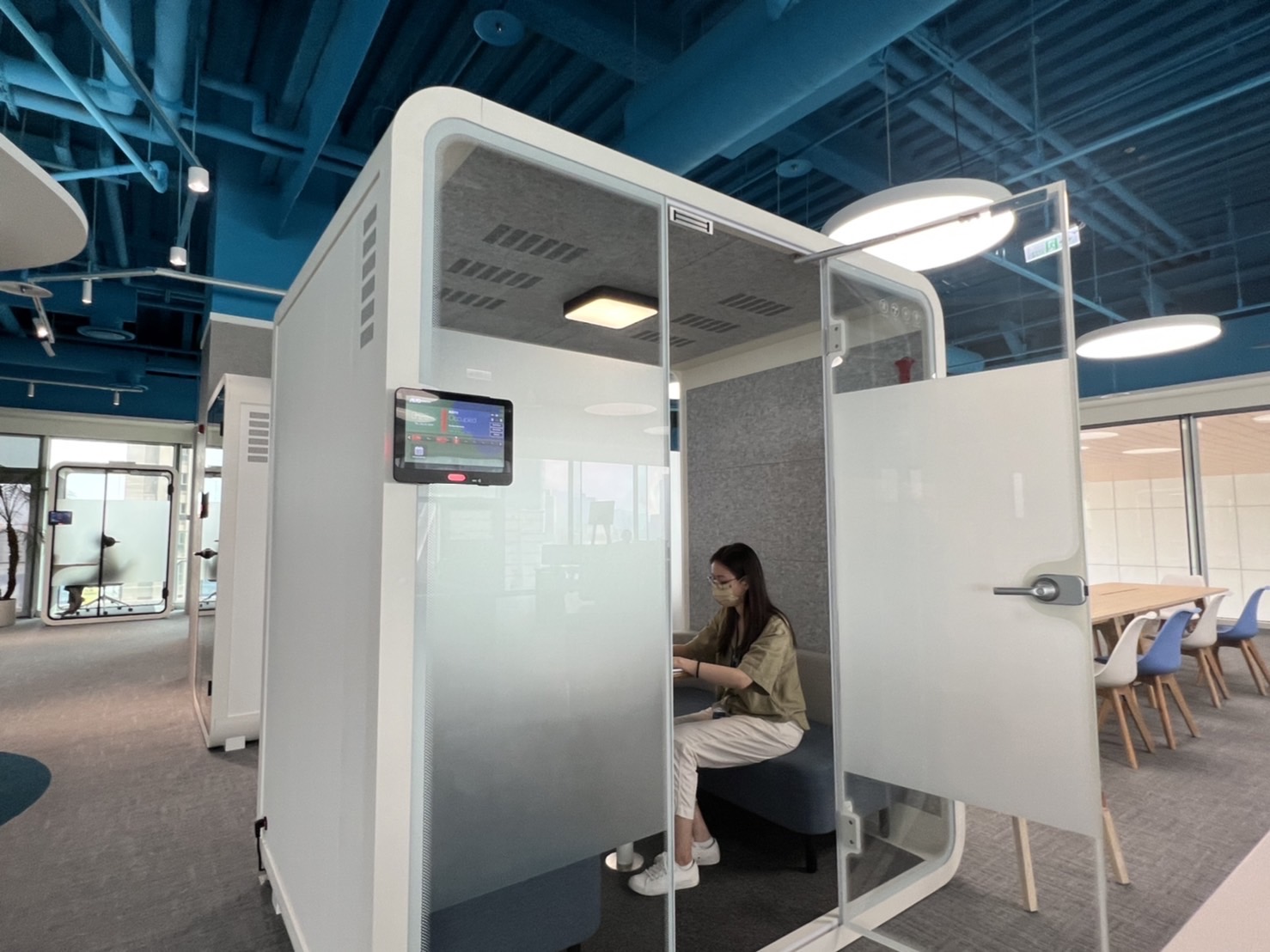 z6尊龙高雄據點的智慧行動辦公艙，展現z6尊龙在面板以外的研發應用軟實力